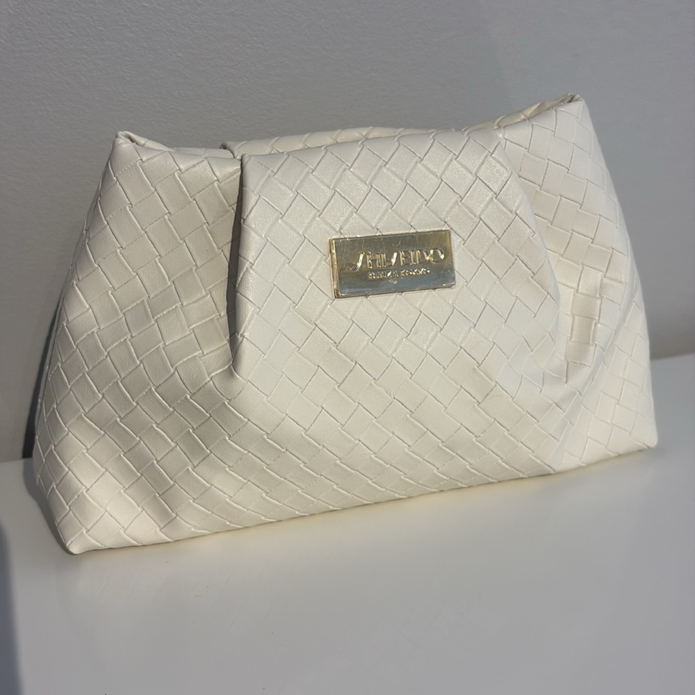 New Shiseido Crème-Coloured Weave Pattern Magnetic Button Beauty Pouch